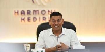 Wali Kota Kediri saat memberikan arahan kepada para peserta workshop lomba video berita. Foto: Ist