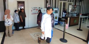 Sultoni alias Dzaki Bin Warmi saat keluar dari Lapas Kelas 2A Kediri. Foto: Bacaini/Wahyu