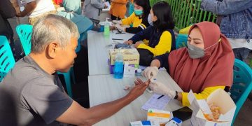 Promosi kesehatan sekaligus pemeriksaan kesehatan gratis di Pasar Setono Betek. Foto: Ist