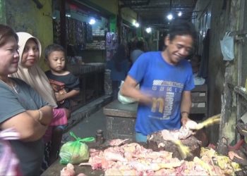 Daging Ayam Mahal, Pedagang Pasar Ploso Diprotes