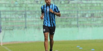 Gustavo Almeida resmi berseragam Arema FC. Foto: Arema FC