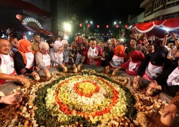Festival Rujak Uleg Surabaya Masuk Daftar Kharisma Event Nusantara
