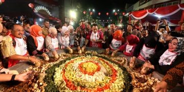 Keseruan Festival Rujak Uleg Surabaya 2023. Foto: Ist