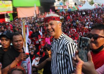 Sambangi UMKM Nganjuk, Ganjar Pranowo Disambut Lautan Massa