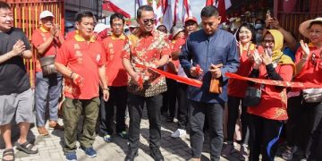 Wali Kota Kediri potong pita tanda pemberangkatan kirab ritual. Foto: Ist