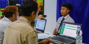 Perekaman Kartu Indonesia Anak (KIA) siswa SMP Kota Kediri. Foto: Ist