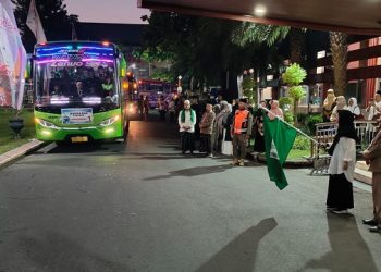 Jemaah Haji Kabupaten Kediri Berangkat ke Asrama Sukolilo