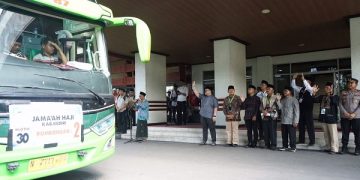 Pemberangkatan jemaah haji kloter 30 asal Kabupaten Kediri. Foto: Ist