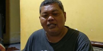 Bambang Hariyono, tetangga sekaligus saksi penangkapan terduga teroris oleh Densus 88 Anti Teror. Foto: Bacaini/Setiawan