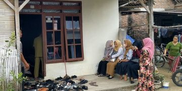 Suasana duka di kediaman korban MF, Kelurahan Kelutan, Trenggalek. Foto: Bacaini/Aby