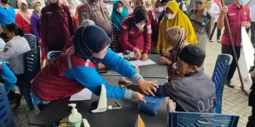 Pengobatan gratis untuk lansia. Foto: Bacaini/AK.Jatmiko