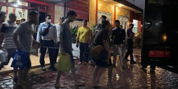 Proses pemindahan napi Lapas Tulungagung. Foto: Bacaini/Setiawan
