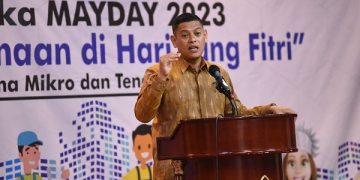 Wali Kota Kediri saat membuka sarasehan Forkopimda, pengusaha dan pekerja. Foto: Ist