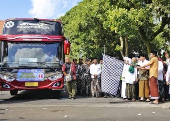 Bupati Trenggalek Berangkatkan 2 Kloter Calon Jemaah Haji