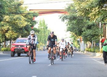 Gowes Bareng Anggota DPRD Jatim, Wali Kota Kediri Sekalian Promosi Daerah