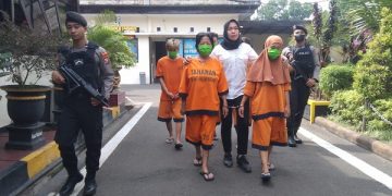 Tiga dari tujuh tersangka kasus perdagangan orang di Polres Malang. Foto: Bacaini/A.Ulul