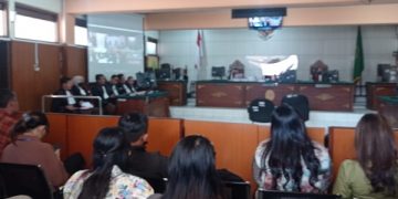 Sidang perdana kasus perusakan kantor Arema di PN Malang. Foto: Bacaini/A.Ulul