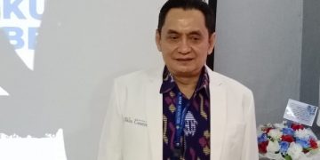 Prof. Yulianto Listiawan yang akan dikukuhkan sebagai Guru Besar Unair Bidang Laser dan Kusta. Foto: Bacaini/Salman
