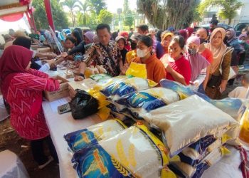 Diserbu Ratusan Warga, Pasar Sembako Murah Ludes Tak Sampai 2 Jam