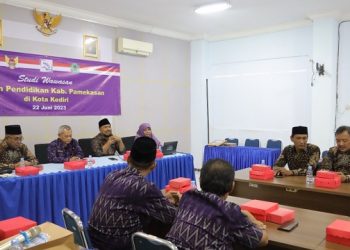 Penerimaan kunjungan kerja dari Kabupaten Pamekasan di Ruang Rapat Kartini Dinas Pendidikan Kota Kediri. Foto: Ist