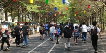 Parade skateboard keliling kawasan Simpang Lima Gumul. Foto: Bacaini
