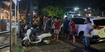 Warga di Trenggalek berhamburan keluar saat merasakan guncangan gempa. Foto: Bacaini/Aby