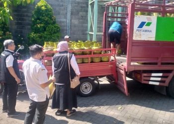 Tim sidag dari Disperdagin Kota Kediri di salah satu pangkalan LPG. Foto; Ist
