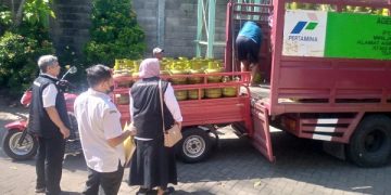 Tim sidag dari Disperdagin Kota Kediri di salah satu pangkalan LPG. Foto; Ist