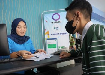 Pelayanan pelanggan di kantor PDAM Tirta Dhaha Kota Kediri. Foto: Ist