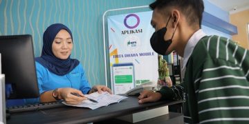 Pelayanan pelanggan di kantor PDAM Tirta Dhaha Kota Kediri. Foto: Ist