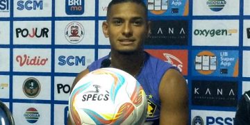 Renan Silva pada sesi pre match press conference di kandang Madura United. Foto: Ist