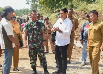 Kunjungan Wali Kota Kediri bersama Dandim 0809 di Kelurahan Pojok. Foto: Ist