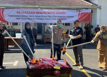 Kejari Kota Kediri Musnahkan Barang Bukti 55 Perkara, Ada Sabu Senilai Rp70 Juta