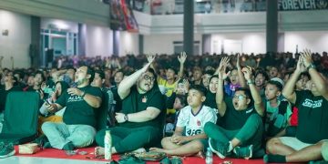 Mas Dhito nobar Persik Vs Dewa United bersama Persik Mania di SLG. Foto: Ist