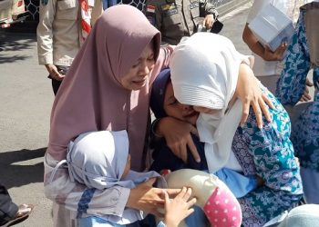 Tiba di Trenggalek, Rombongan Jemaah Haji Disambut Tangis Haru