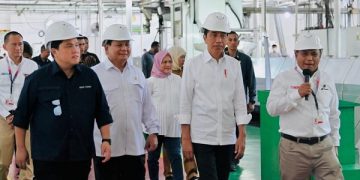 Rombongan Presiden Jokowi di gudang amunisi PT Pindad, Kecamatan Turen, Kabupaten Malang. Foto: Ist
