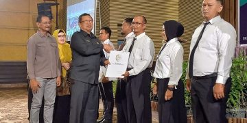Penyerahan SK guru P3K oleh Bupati Tulungagung. Foto: Bacaini/Setiawan