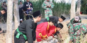 Karya Bhakti pembersihan lingkungan di Kelurahan Pojok, Kota Kediri. Foto: Ist