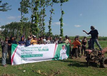 Dukung Cak Imin, Petani Kediri Deklarasi di Kebun Tebu