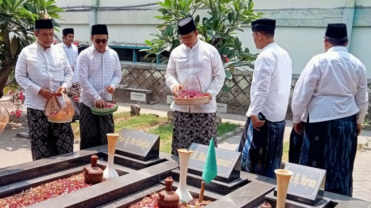 Anies Baswedan Temui Ibu Cak Imin di Jombang