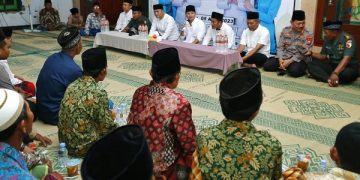 Bupati Arifin menutup Safari Ramadan di Masjid Darussalam, Desa Sawahan, Kecamatan Panggul. Foto: Ist