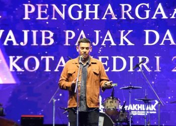 Wali Kota Kediri Beri Penghargaan Wajib Pajak Daerah 2023