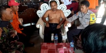 Kondisi Suyanto yang masih lemas setelah ditemukan di tengah hutan Ngares. Foto: Bacaini/Aby