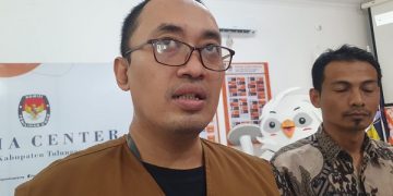 Divisi Perencanaan Data dan Informasi KPU Tulungagung, Safari Hasan saat bicara soal DPT di Kabupaten Tulungagung. Foto: Bacaini/Setiawan