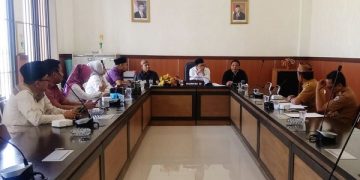 Pertemuan perwakilan Disdik Bangkalan dengan Komisi D DPRD Bangkalan. Foto: Bacaini/Rusdi