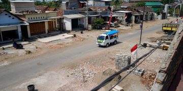 Pembangunan akses jalan menuju Jembatan Jongbiru. Foto: Ist