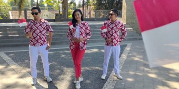 Peragaan busana batik merah putih di TMP Kota Kediri. Foto: Bacaini/AK.Jatmiko