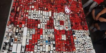 Ribuan diecast yang disusun berbentuk angka 78. Foto: Bacaini/A.Ulul