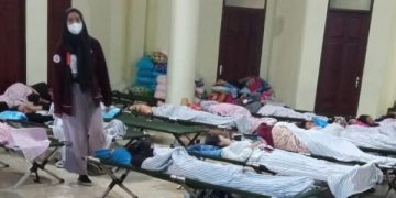Foto mahasiswa UB yang mendapat perawatan usai jatuh pingsan saat ospek. Foto: Twitter @JeandraLee