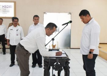 Wali Kota Kediri Lantik dan Ambil Sumpah Kepala Satpol PP